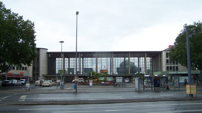 Deutsche Bahn beginnt im Dezember mit Vorarbeiten zur Sanierung des Heidelberger Hauptbahnhofs Deutsche Bahn beginnt im Dezember mit Vorarbeiten zur Sanierung des Heidelberger Hauptbahnhofs
