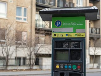 Freiburg erhöht Gebühren für Straßenparkplätze und führt Tagespauschalen ein