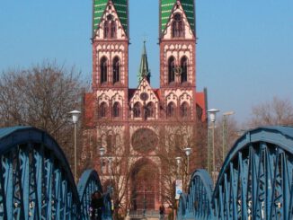 Freiburg eröffnet drittes Taubenquartier an Blauer Brücke