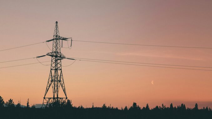 Heidelberg: Arbeiten an Hochspannungsleitung lösen kurzfristige Verkehrsbehinderungen auf der Speyerer Straße aus Heidelberg: Arbeiten an Hochspannungsleitung lösen kurzfristige Verkehrsbehinderungen auf der Speyerer Straße aus
