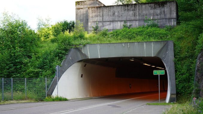 Längere Sperrungen auf B 33 bei Hornberg: Tunnel zu, zeitweilige Vollsperrung und großräumige Umleitungen
