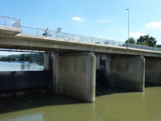 Oberesslingen wird Versuchsstandort für Sanierungsverfahren an Schleusen im Betrieb