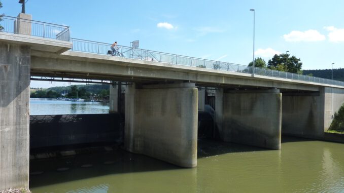 Oberesslingen wird Versuchsstandort für Sanierungsverfahren an Schleusen im Betrieb Oberesslingen wird Versuchsstandort für Sanierungsverfahren an Schleusen im Betrieb