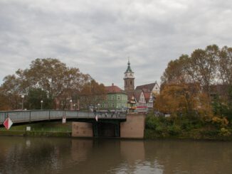 Provisorische Neckarquerung in Bad Cannstatt eröffnet, Wilhelmsbrücke wird ab 16. Dezember gesperrt