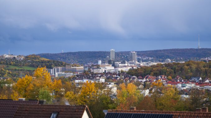 Stuttgart plant rund 200 Mobilitätsstationen zur Verknüpfung von Bus, Bahn und Sharingangeboten Stuttgart plant rund 200 Mobilitätsstationen zur Verknüpfung von Bus, Bahn und Sharingangeboten