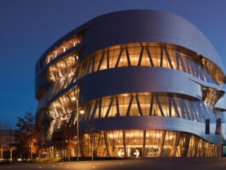 VfB Stuttgart veranstaltet Public Viewing zum DFB-Pokalfinale am Mercedes Benz Museum