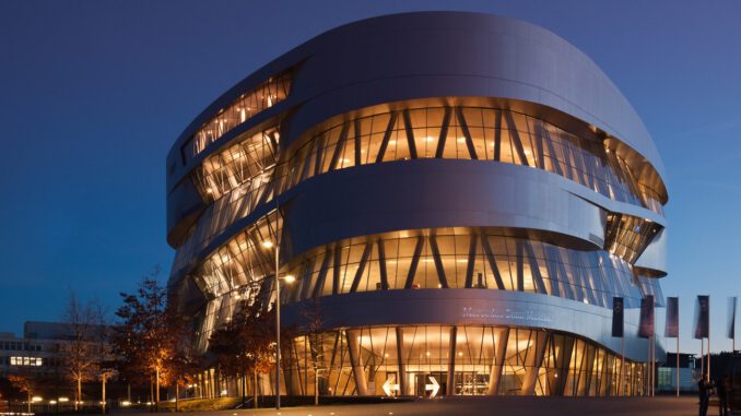 VfB Stuttgart veranstaltet Public Viewing zum DFB-Pokalfinale am Mercedes Benz Museum