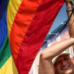 Zehntausend erwartet: CSD-Parade in Freiburg führt zu Sperrungen und Fahrplanänderungen